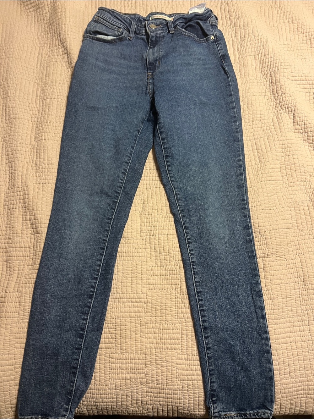 Levi's Women's Skinny Jeans in Medium Blue Wash